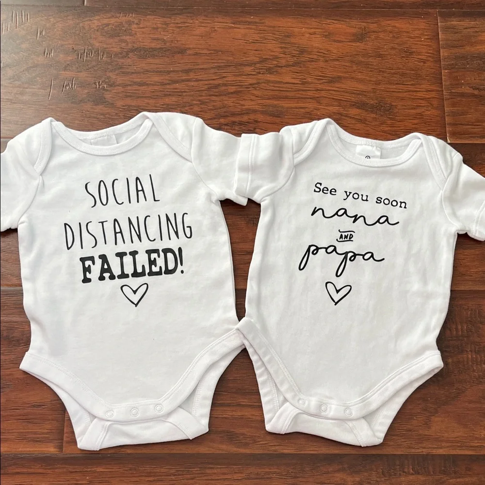 ⭐️⭐️ PICK 5 / $20 (2) Baby White Graphic One Pieces Onesies 0-3M
